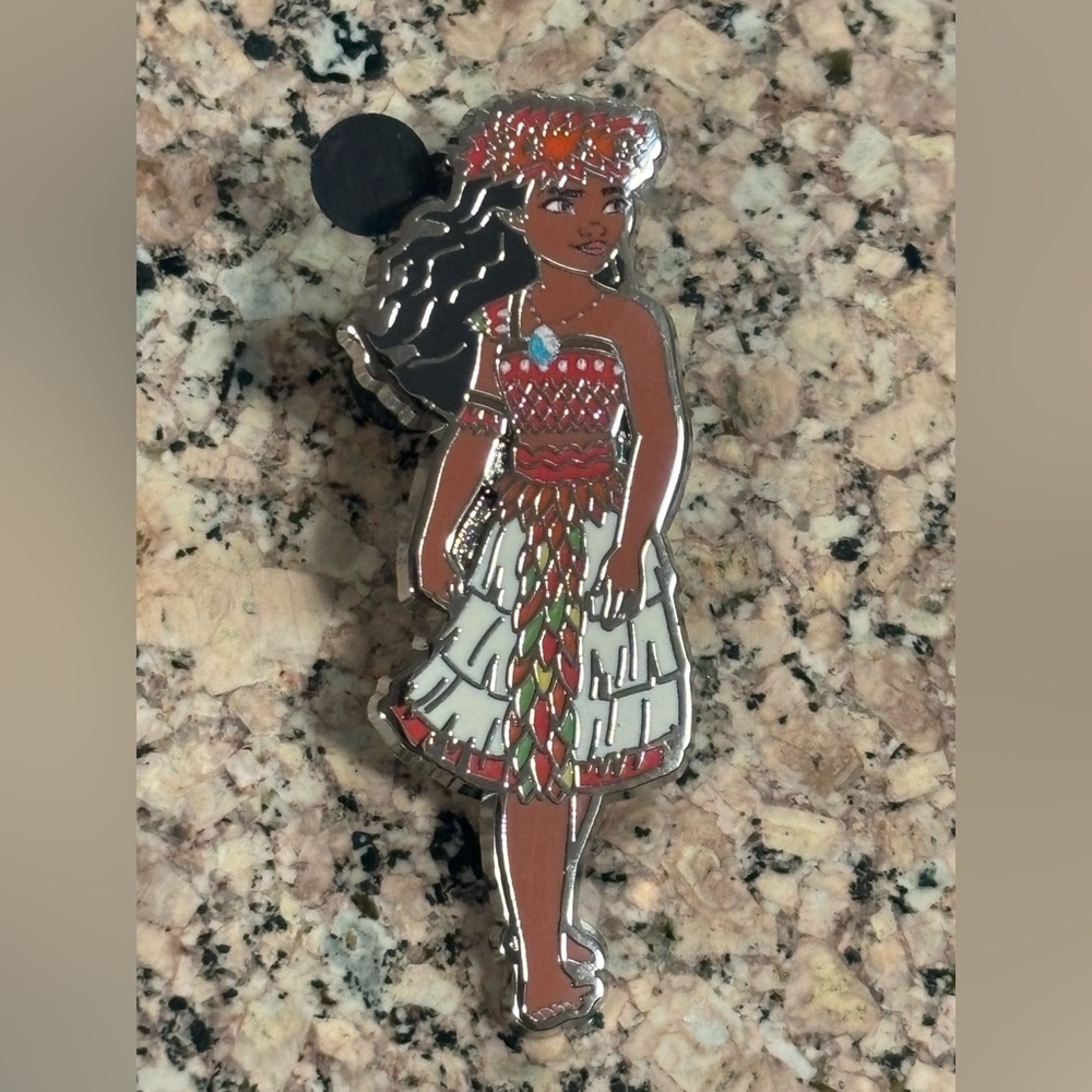 Disney Moana Princess Pose Polynesian skirt Heart of Ti Fiti necklace Pin